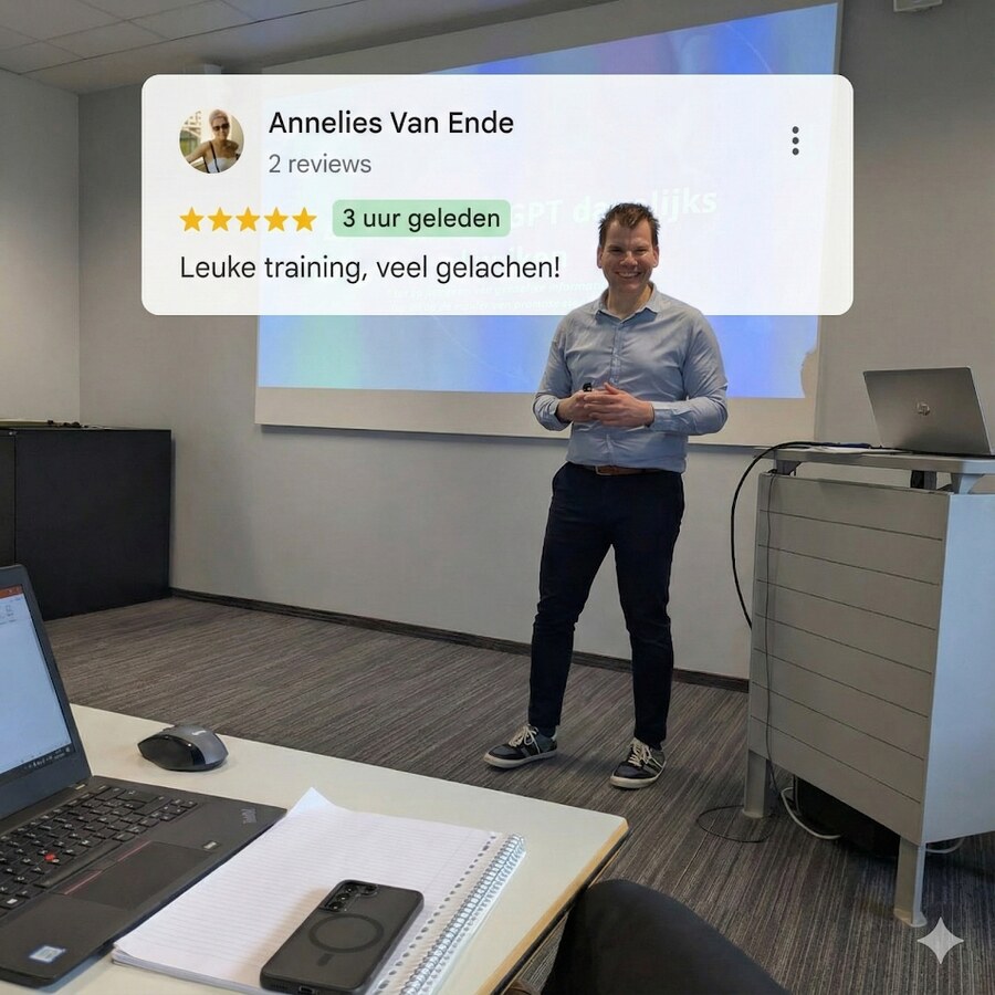 Leon Tindemans geeft een LinkedIn training voor de groep, met een vijfsterren Google-review in beeld